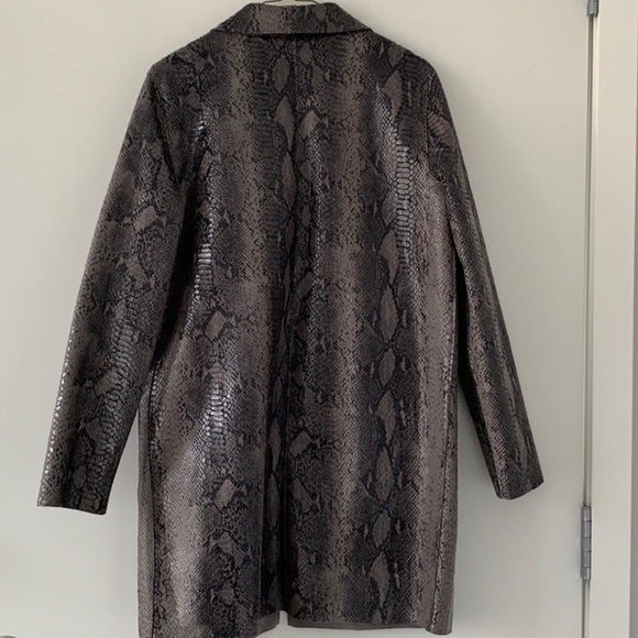 Guess by Marciano “Nessa “Snake Print Coat - Picture 6 of 8